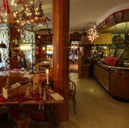 Hotel-Restaurant Drei Hasen มิเคลชตัดท์ ภายนอก รูปภาพ